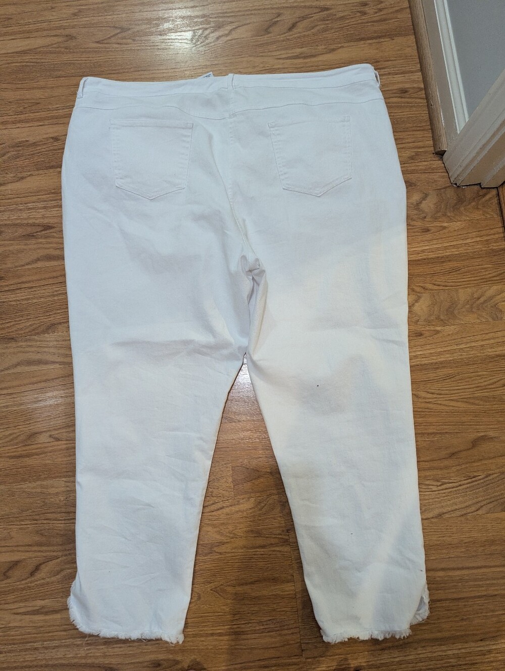 Ruby Rd. White Cropped Frayed Hem Jeans - Picture 2 of 4